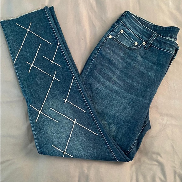 NWT Women Embroidered Jeans - Picture 3 of 5